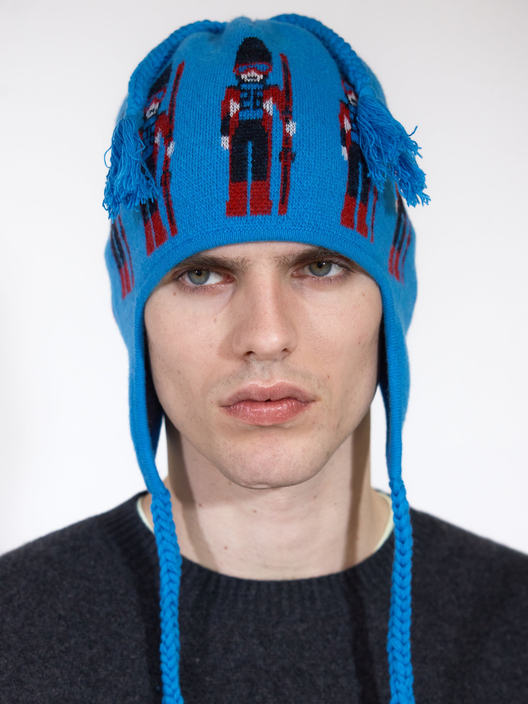 THE SKIING GUARDSMAN TASSEL HAT