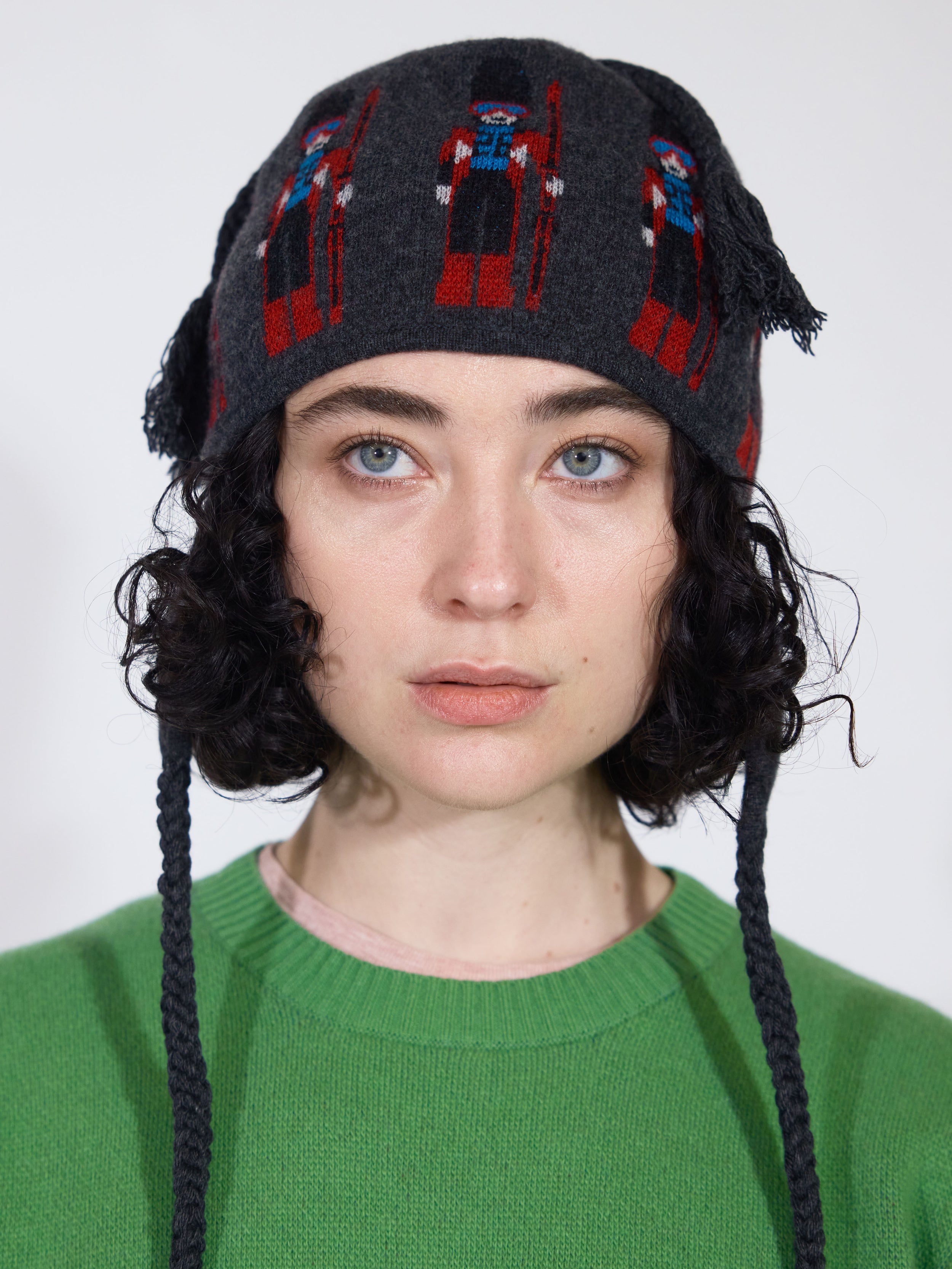 THE SKIING GUARDSMAN TASSEL HAT